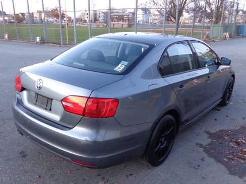 Used 2013 Volkswagen Jetta S image 3