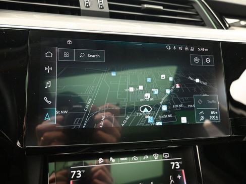 Used 2024 Audi Q8 e-tron Prestige image 17