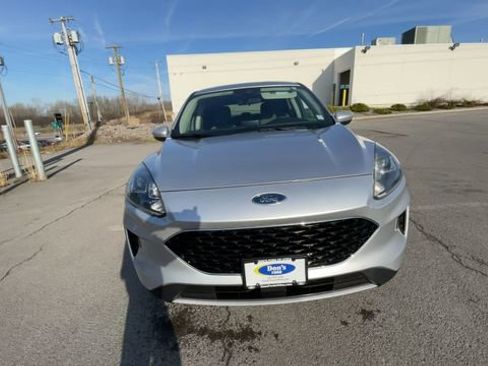 Used 2020 Ford Escape SE image 3