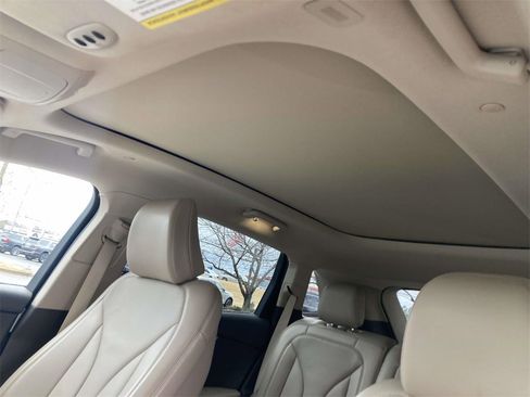 Used 2022 Lincoln Nautilus Reserve image 13