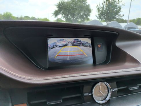 Used 2016 Lexus ES 350 w/ Luxury Package w/Wood Trim FWD image 17