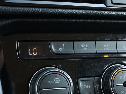 Used 2024 Volkswagen Taos SE image 3