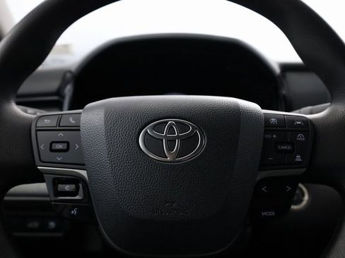 Used 2025 Toyota Camry LE image 15