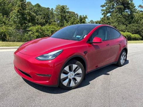 Used 2023 Tesla Model Y Long Range AWD/4WD image 1