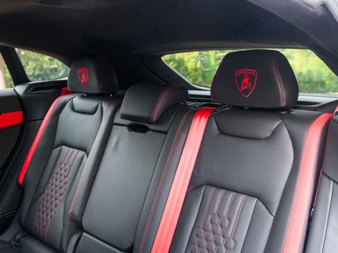 Used 2025 Lamborghini Urus SE AWD/4WD image 48