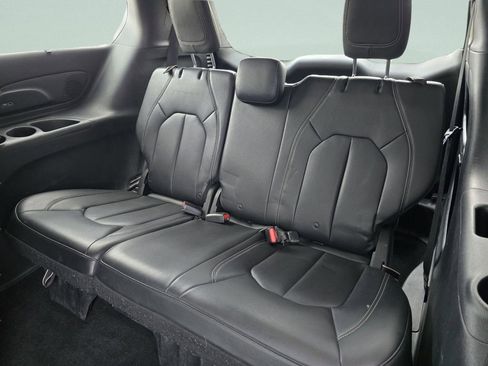 Used 2018 Chrysler Pacifica Touring-L Plus w/ Advanced Safetytec Group image 28