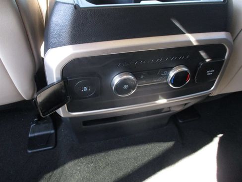 Used 2024 Ford Expedition XLT RWD image 6