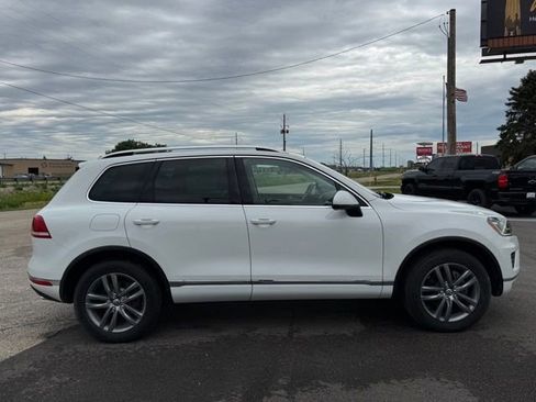 Used 2015 Volkswagen Touareg TDI AWD/4WD image 37
