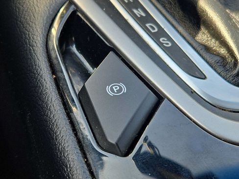 Used 2018 Ford Edge SEL FWD image 24