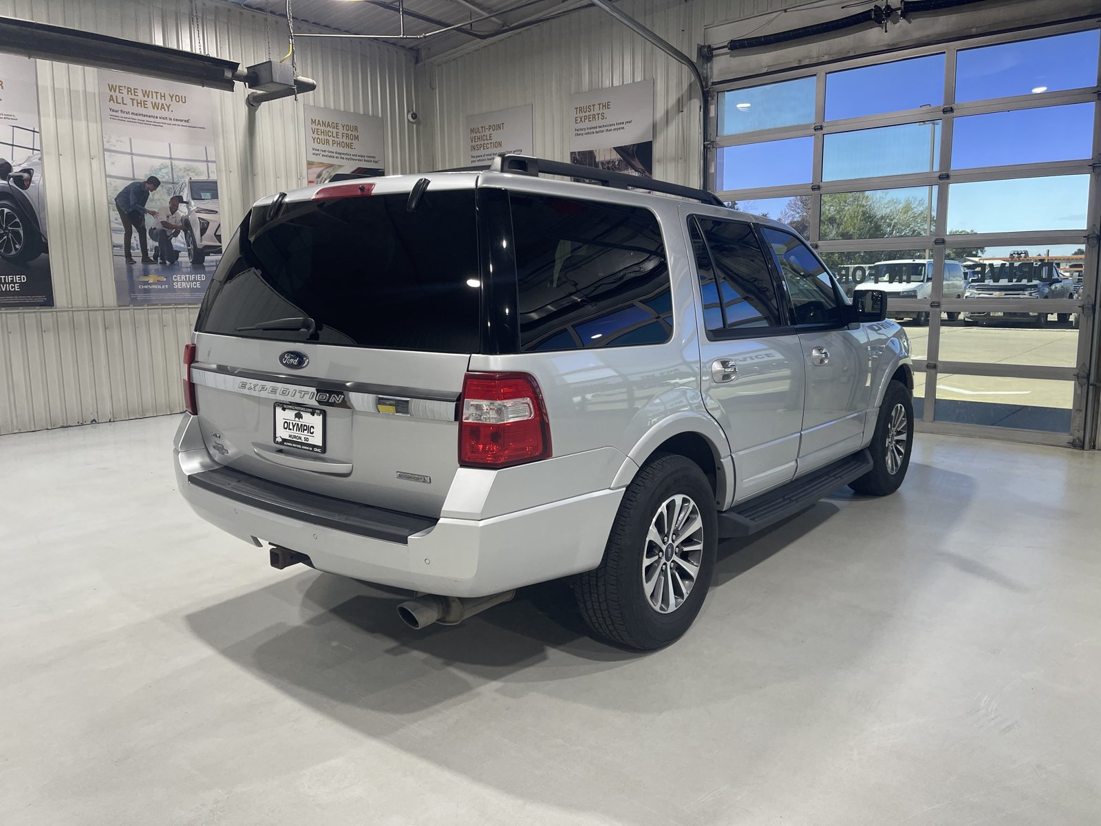 Used 2017 Ford Expedition XLT AWD/4WD image 3