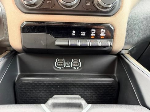 Used 2022 RAM 1500 Laramie AWD/4WD image 18