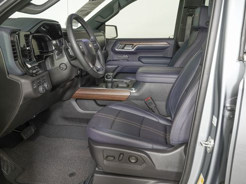 Used 2024 Chevrolet Silverado 1500 High Country w/ Technology Package image 13