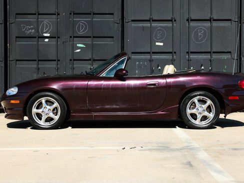 Used 2000 MAZDA MX-5 Miata RWD image 3
