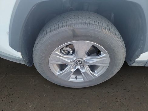 Used 2025 Toyota RAV4 XLE AWD/4WD image 9