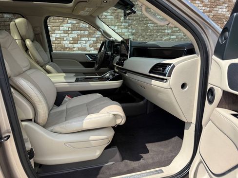 Used 2020 Lincoln Navigator Reserve w/ Equipment Group 201A Reserve RWD image 17
