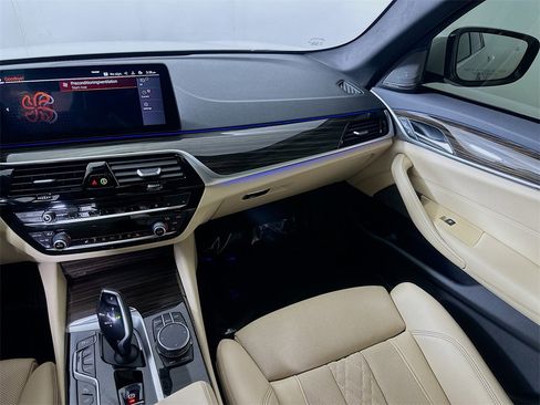 Used 2021 BMW 530i w/ Premium Package image 19
