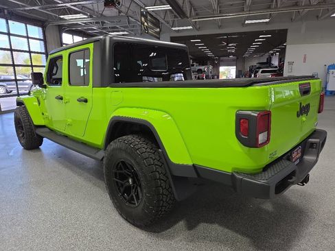 Used 2021 Jeep Gladiator Overland w/ Uconnect 4C Nav & Sound Group AWD/4WD image 5