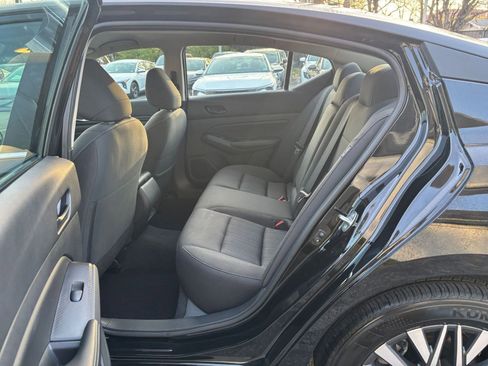 Used 2025 Nissan Altima 2.5 SV image 24