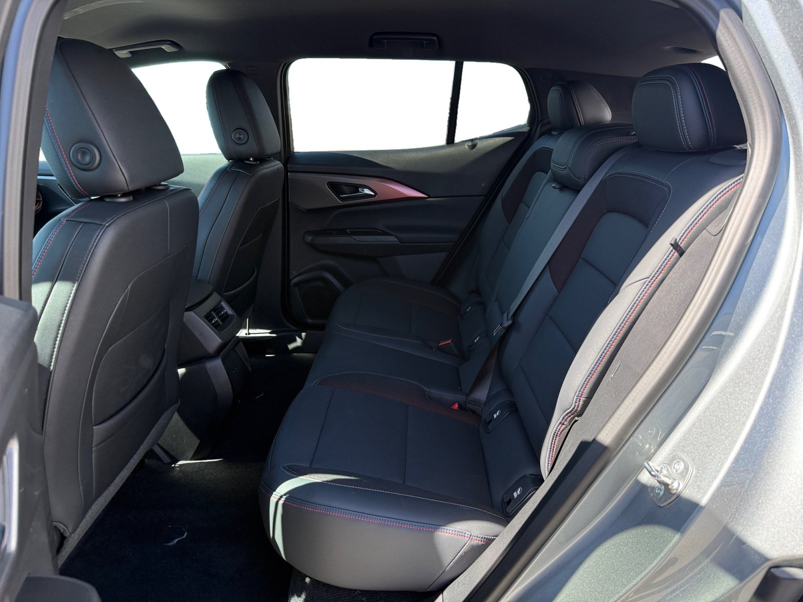 Used 2024 Chevrolet Equinox EV RS FWD image 16