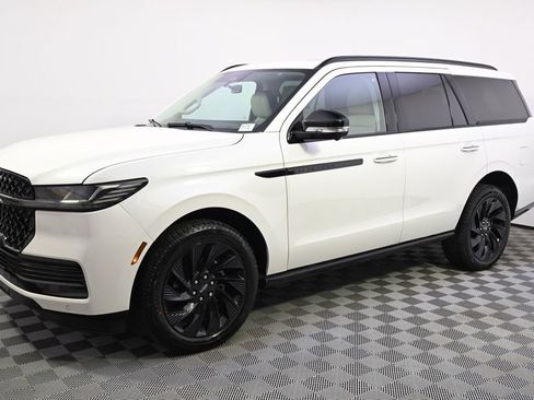 New 2026 Lincoln Navigator Reserve w/ Jet Appearance Package AWD/4WD image 2