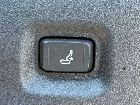 Certified 2024 Toyota Tacoma SR image 16