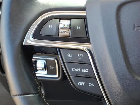 Certified 2022 Lincoln Nautilus Reserve w/ Luxury Package image 12