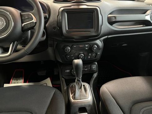 Used 2021 Jeep Renegade Latitude AWD/4WD image 9