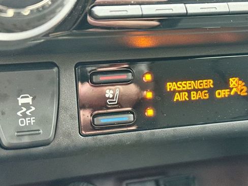 Used 2022 Toyota RAV4 Limited image 21