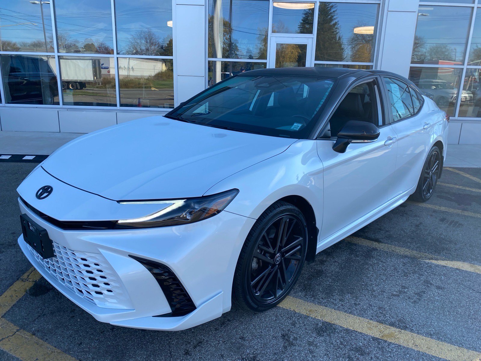 Used 2025 Toyota Camry XSE AWD/4WD image 1