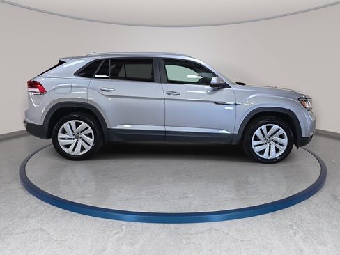 Used 2022 Volkswagen Atlas Cross Sport SE FWD image 5