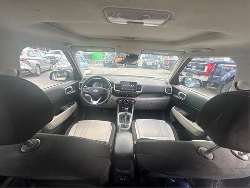 Used 2025 Hyundai Venue SEL FWD image 25