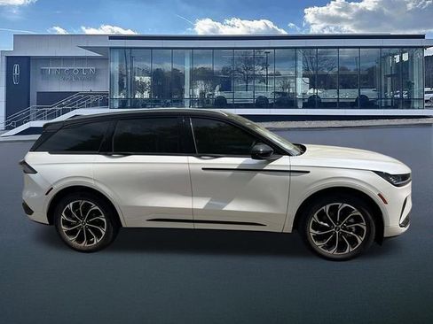 New 2026 Lincoln Nautilus Reserve image 9