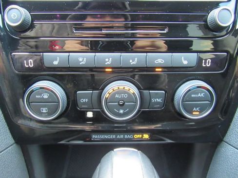 Used 2022 Volkswagen Passat 2.0T SE image 46