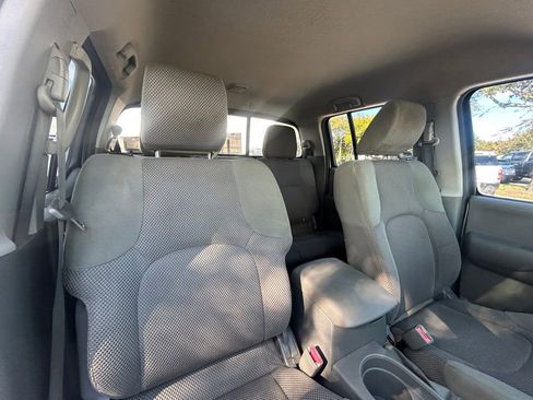 Used 2014 Nissan Frontier SV image 24