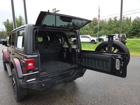 Used 2024 Jeep Wrangler Unlimited Sahara w/ Technology Group AWD/4WD image 21