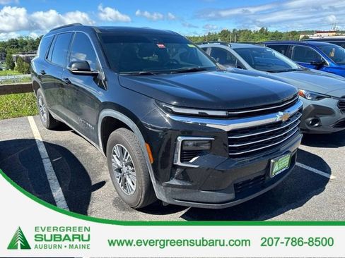 Used 2025 Chevrolet Traverse LT AWD/4WD image 1