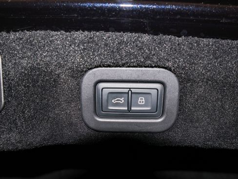 Used 2022 Bentley Flying Spur V8 image 12