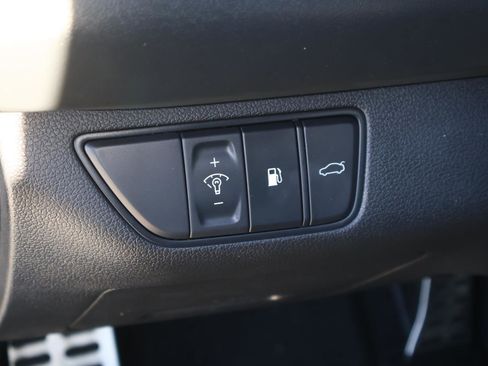 Used 2022 Genesis G70 3.3T image 22