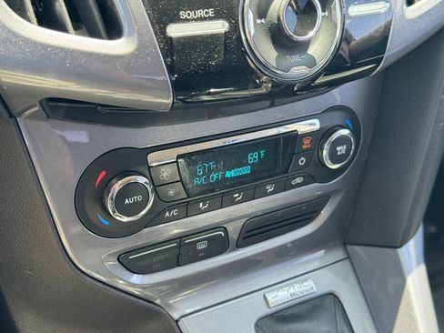 Used 2014 Ford Focus Titanium FWD image 17