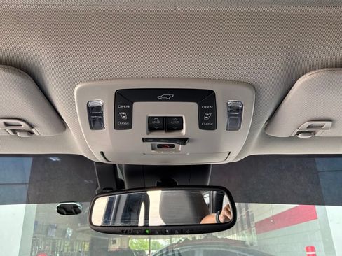 Used 2025 Toyota Sienna XLE FWD image 17