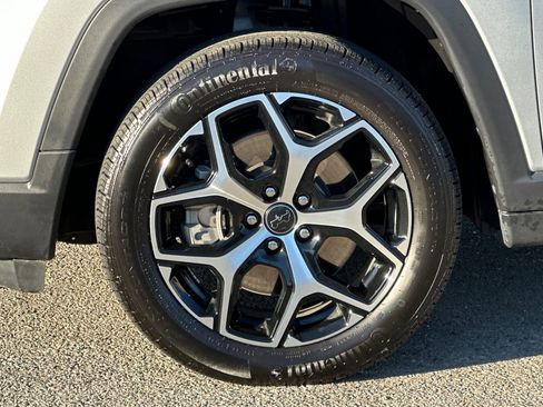 Used 2025 Jeep Compass Limited image 31