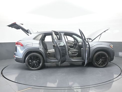 Used 2022 Volkswagen Atlas Cross Sport SE w/ Black Wheel Package image 75