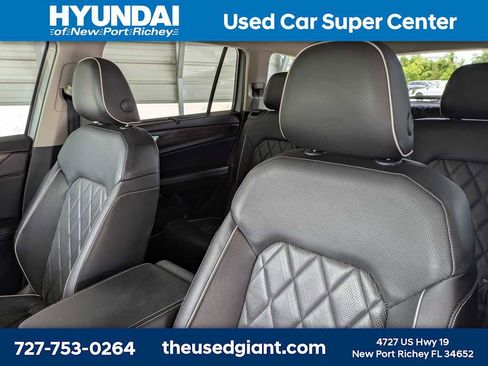 Used 2024 Volkswagen Atlas SEL Premium R-Line AWD/4WD image 7