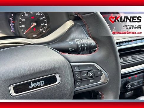 Used 2025 Jeep Compass Trailhawk AWD/4WD image 25