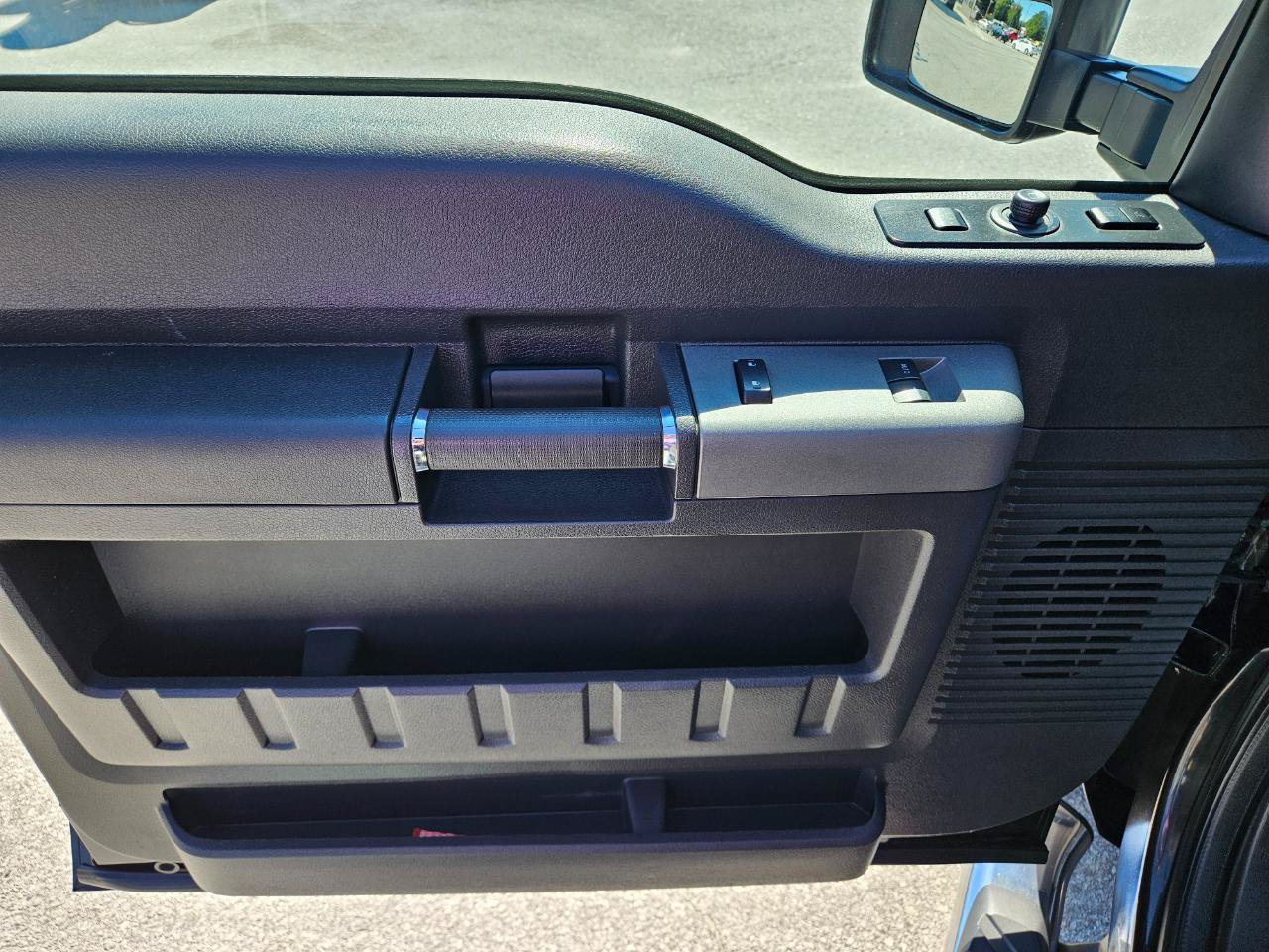 Used 2011 Ford F250 Lariat w/ Lariat Interior Pkg AWD/4WD image 12