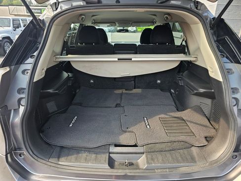 Used 2016 Nissan Rogue SV image 16
