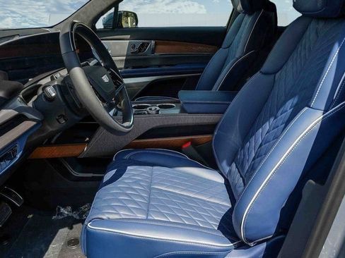 Used 2026 Cadillac Vistiq Premium Luxury image 12