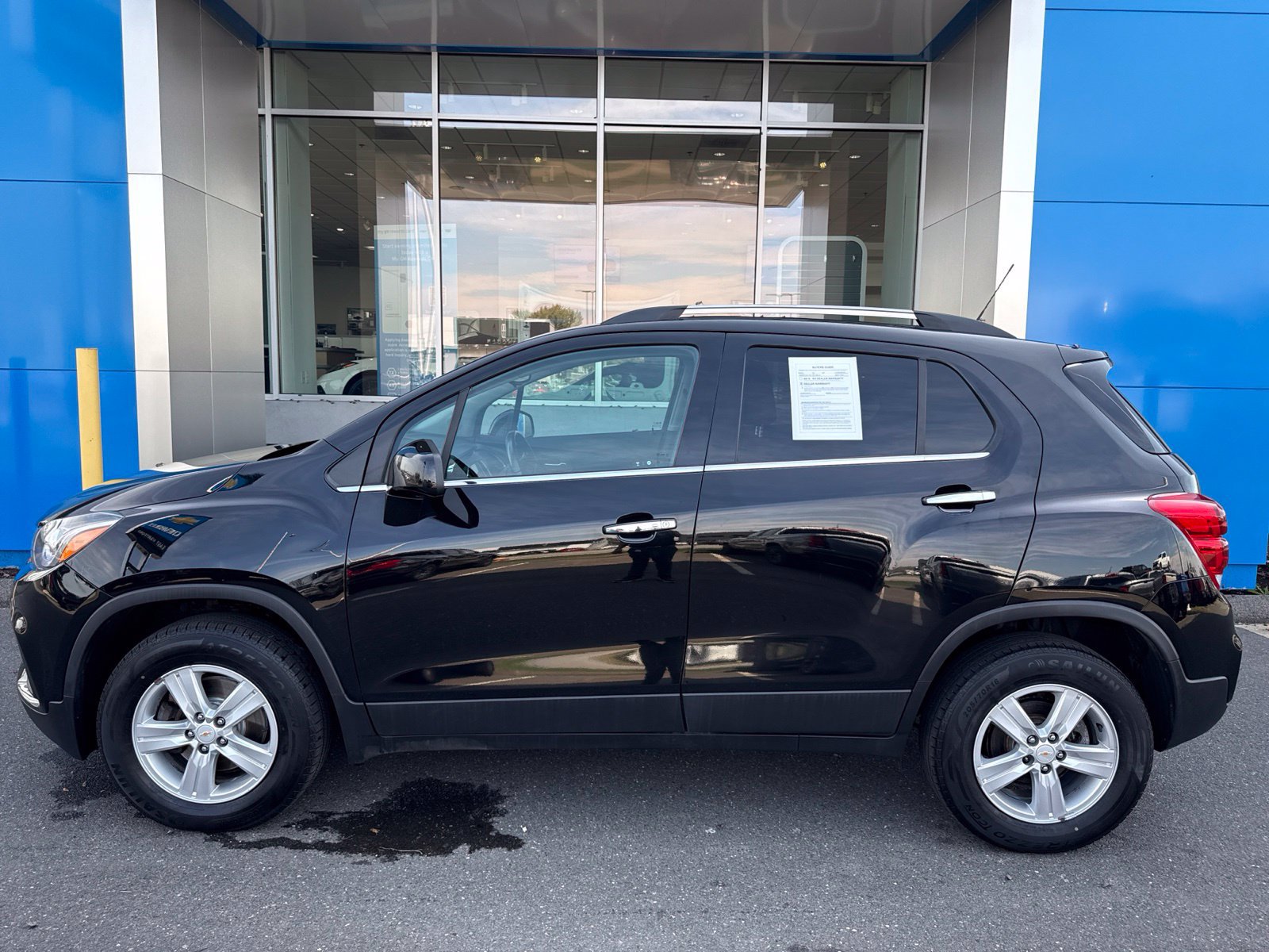 Used 2020 Chevrolet Trax LT w/ LT Convenience Package AWD/4WD image 9