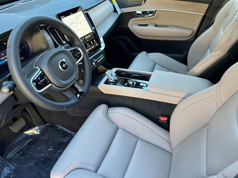 New 2026 Volvo XC90 T8 Ultra w/ Protection Package Premier image 8