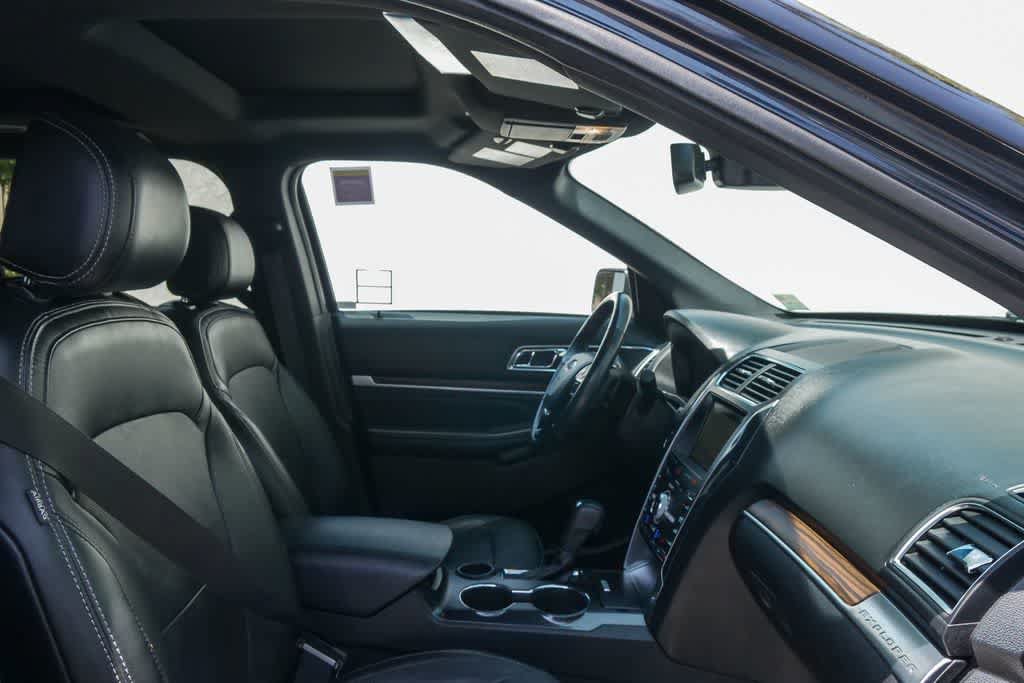 Used 2017 Ford Explorer Limited w/ Equipment Group 301A FWD image 16